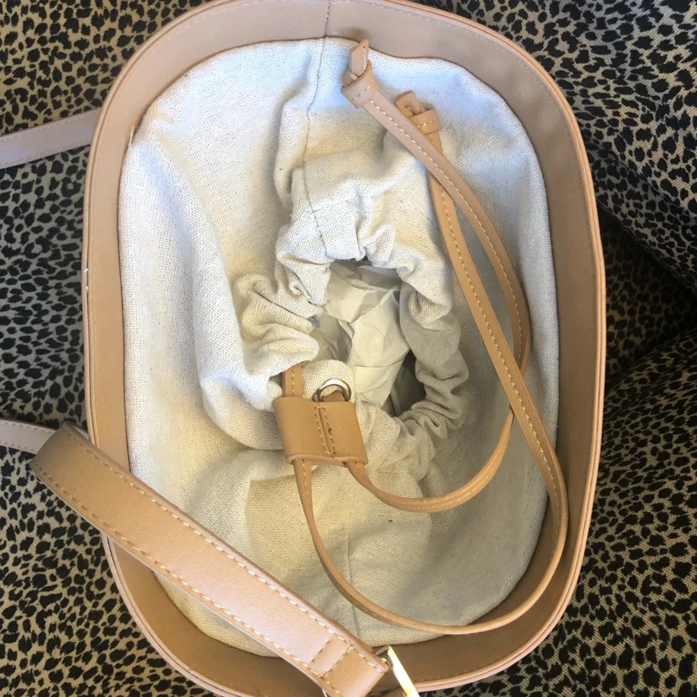 NWOT Tommy Bahama Straw Bucket Bag - Picture 3 of 7